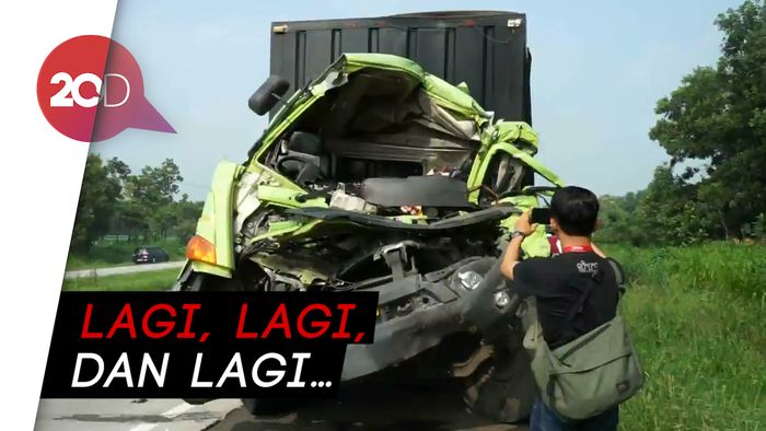 Kecelakaan Beruntun 4 Kendaraan di Tol Cipali, 2 Orang Tewas
