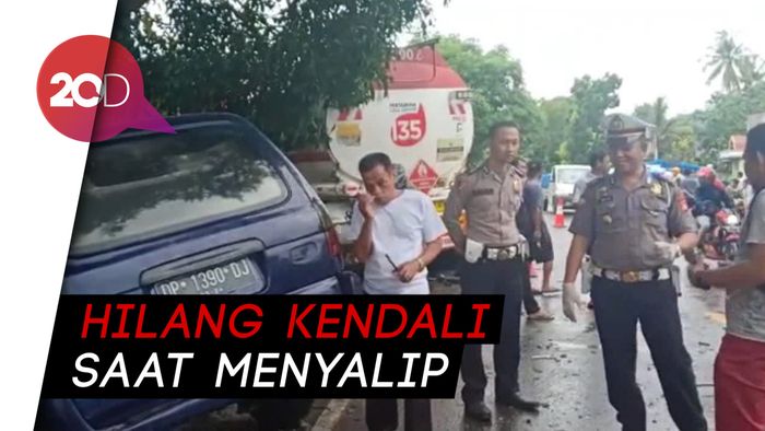 Mobil Vs Truk BBM di Polman, 2 Orang Tewas