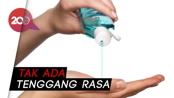 Netizen Kecam Aksi Refill Hand Sanitizer di Tempat Umum