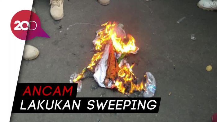 Massa FPI Bakar Bendera India Gegara Tak Ditemui Dubes