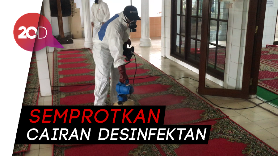 Cegah Corona, DMI Gelar Operasi Semprot Masjid di Jakarta