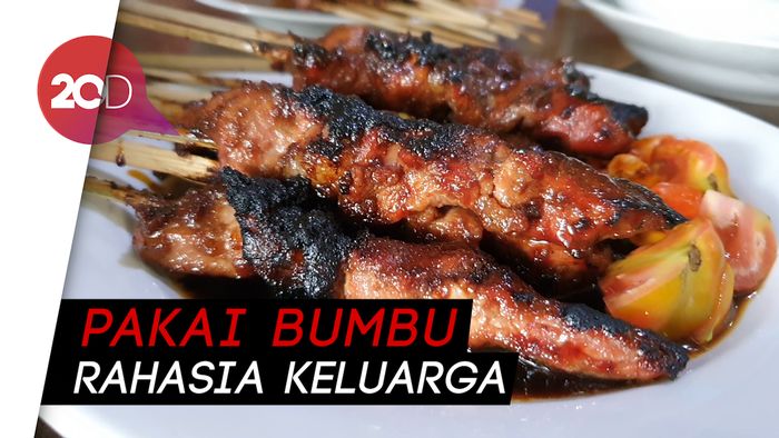 Nampolnya Sate H. Basiri yang Berselimut Bumbu Kacang Pekat