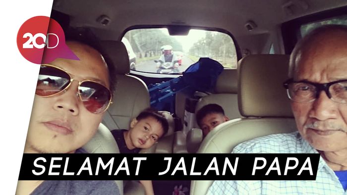 Ayah Sandhy Sondoro Tutup Usia