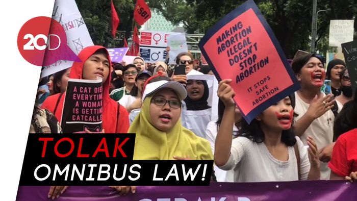 Massa Aksi International Womens Day Serukan Tolak Omnibus Law!