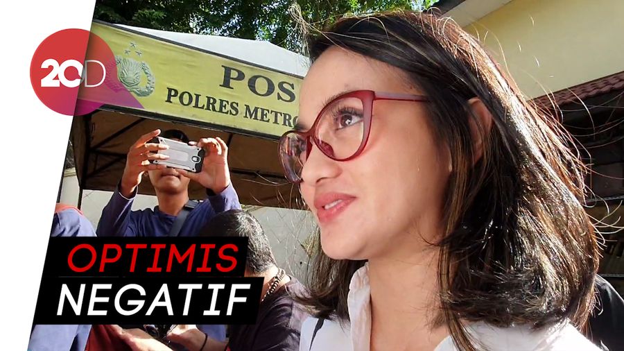 Senyum Manis Ririn Ekawati Usai Jalani Tes di BNN Lido