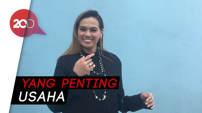 Cari Jodoh, Catherine Wilson Pakai Aplikasi Kencan
