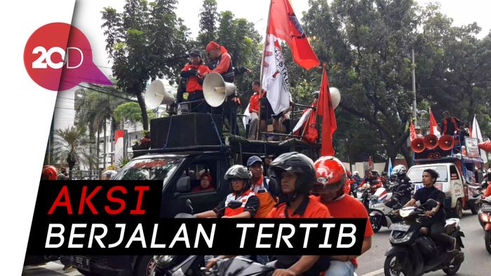 Demo Buruh Tolak Omnibus Law di DPRD DKI Bubar Tertib!