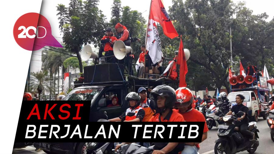 Demo Buruh Tolak Omnibus Law di DPRD DKI Bubar Tertib!