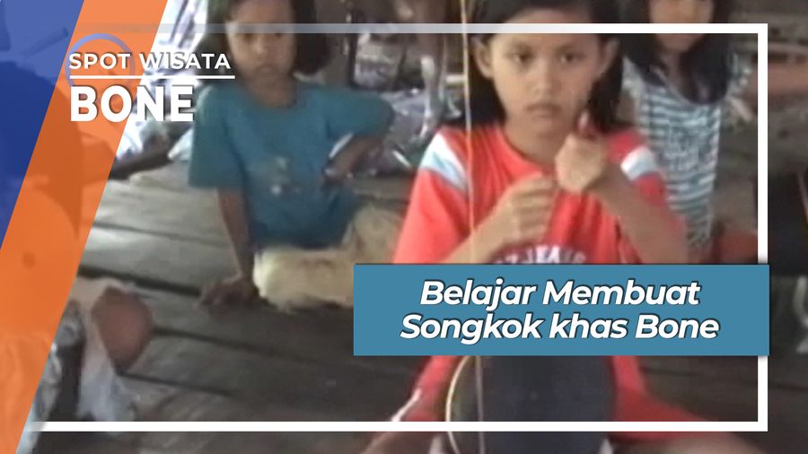 Anak-anak Belajar Merajut Songkok Bone di Dusun Sawange Awangpone Sulawesi Selatan