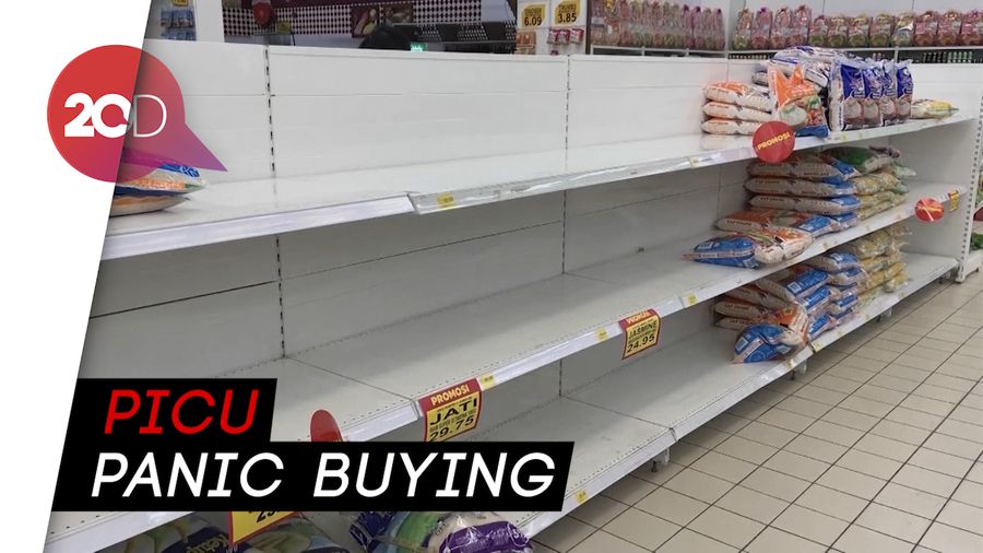 Gegara Lockdown, Warga Malaysia Borong Barang di Supermarket