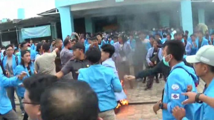 Demo UBB Ricuh, Mahasiswa dan Petugas Adu Jotos