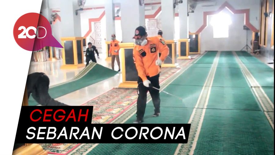 Fasilitas Umum di Mamuju Tengah Disemprot Disinfektan