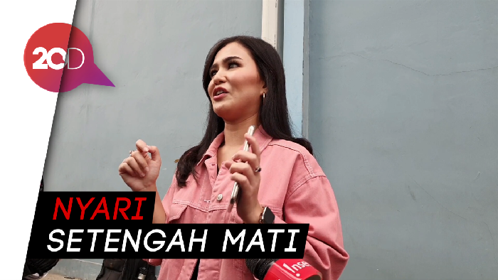Kehabisan Stok, Masayu Clara Pilih Bikin Hand Sanitizer Sendiri