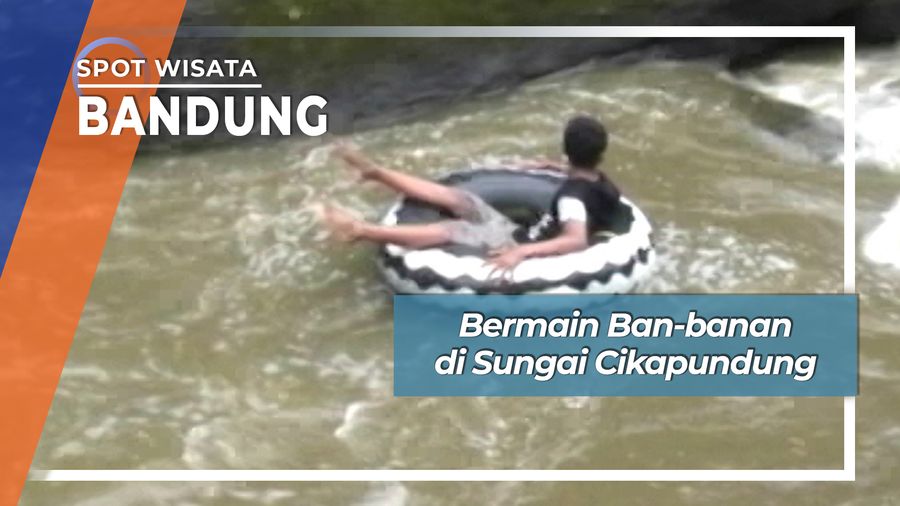 Bermain Ban-banan di Sungai Cikapundung, Bandung