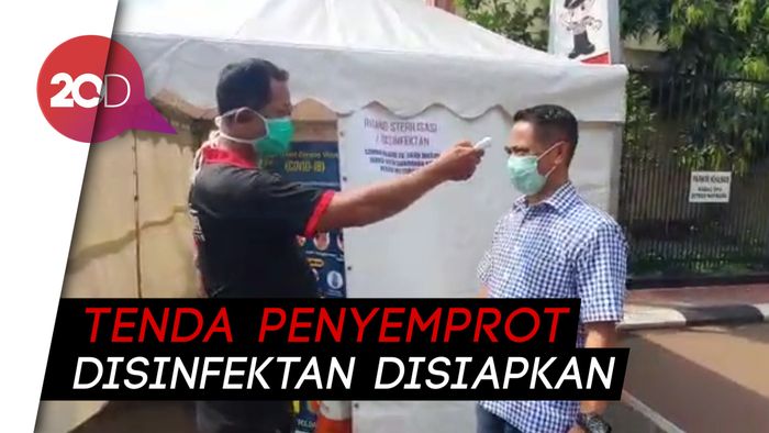 Melihat Prosedur Pencegahan Corona di Lingkungan Polda Metro Jaya