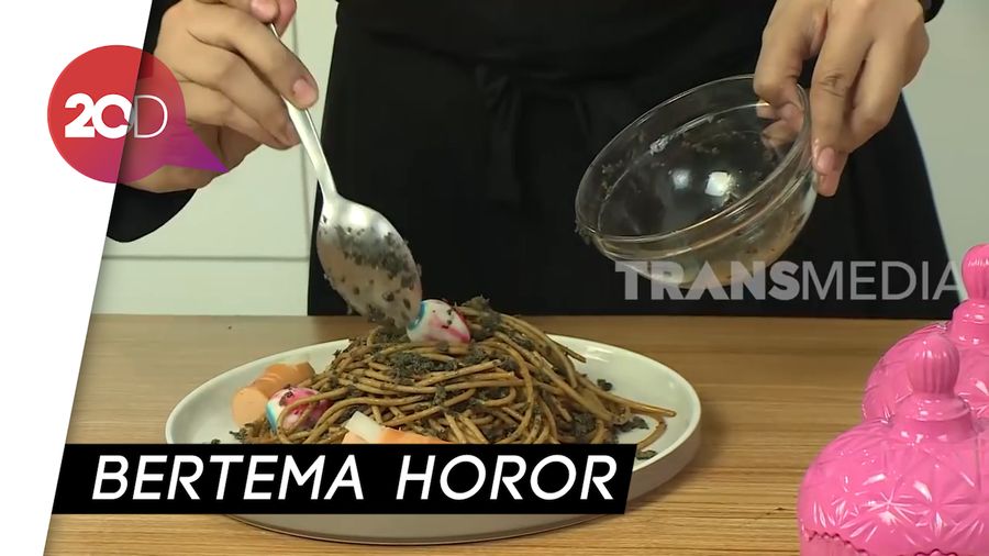 Berani Makan Spaghetti Bertoping Mata dan Tangan?