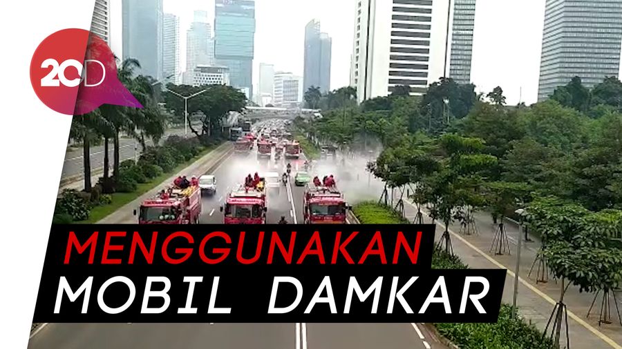 Cegah Corona, MH Thamrin Hingga Sudirman Disemprot Disinfektan