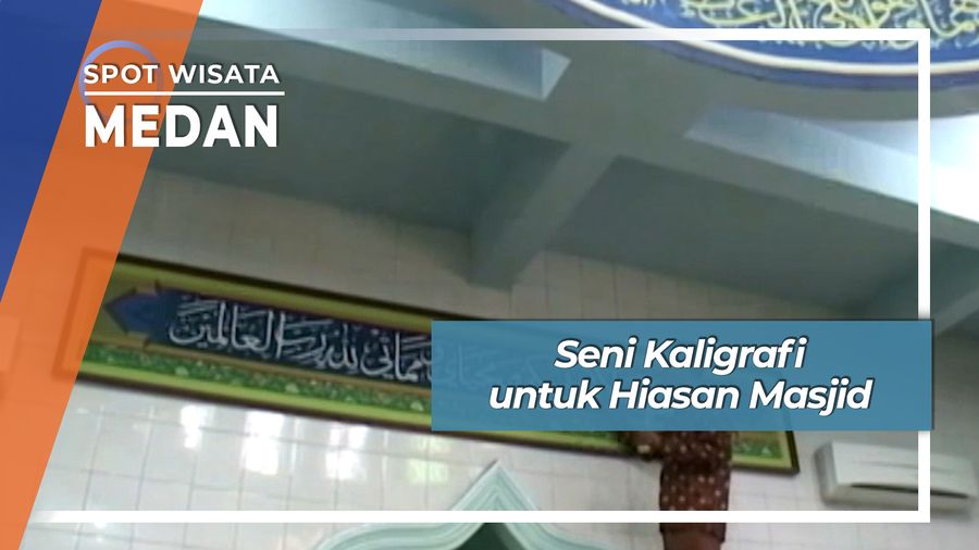 Seni Kaligrafi Menghiasi Masjid Medan
