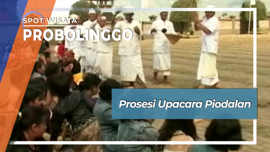 Piodalan Pura Luhur Kahyangan Lautan Pasir Bromo Probolinggo