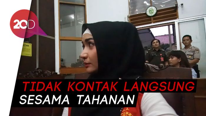 Cerita Roro Fitria Lawan COVID-19 di Penjara