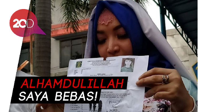 Raut Wajah Bahagia Roro Fitria Keluar dari Penjara
