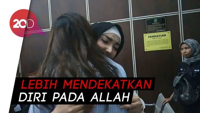 Roro Fitria Perlahan Tinggalkan Ritual Kejawennya Setelah Hijrah