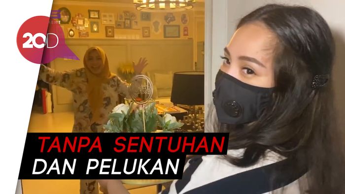 Jaga Jarak, Cara Nagita-Raffi Kasih Kejutan Ultah Rieta Amilia
