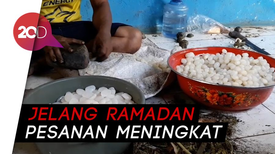 Pandemi Corona Tak Surutkan Rezeki Petani Kolang Kaling Sumedang
