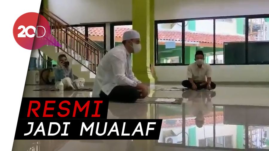 Momen Pacar Bule Cita Citata Ucapkan Kalimat Syahadat