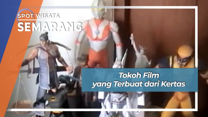 Replika Kertas Tokoh Superhero Film dari Semarang