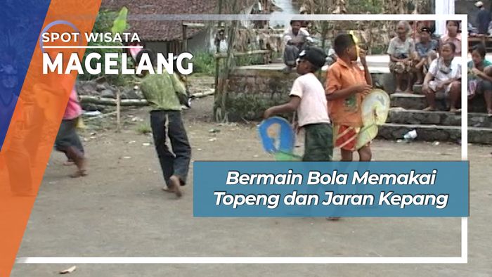 Bermain Bola Memakai Topeng dan Jaran Kepang, Magelang