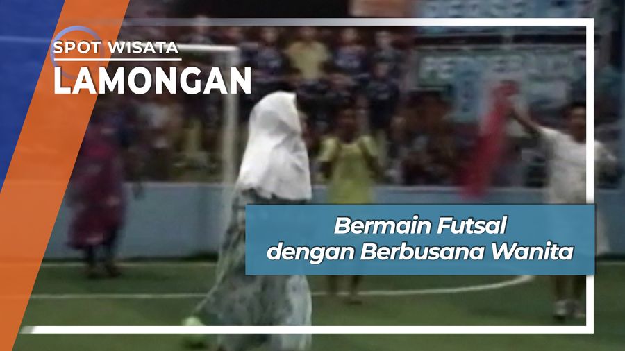Bermain Futsal dengan Berbusana Wanita, Lamongan