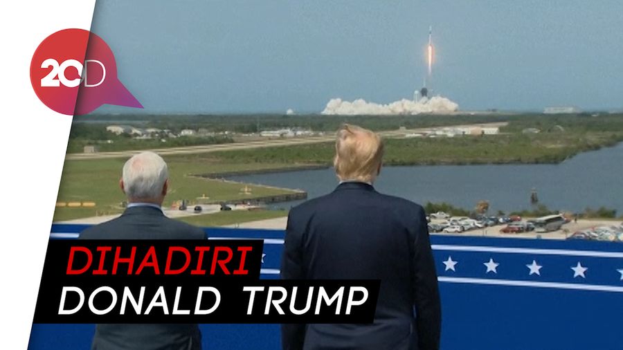 Momen Bersejarah Peluncuran Roket SpaceX di Florida
