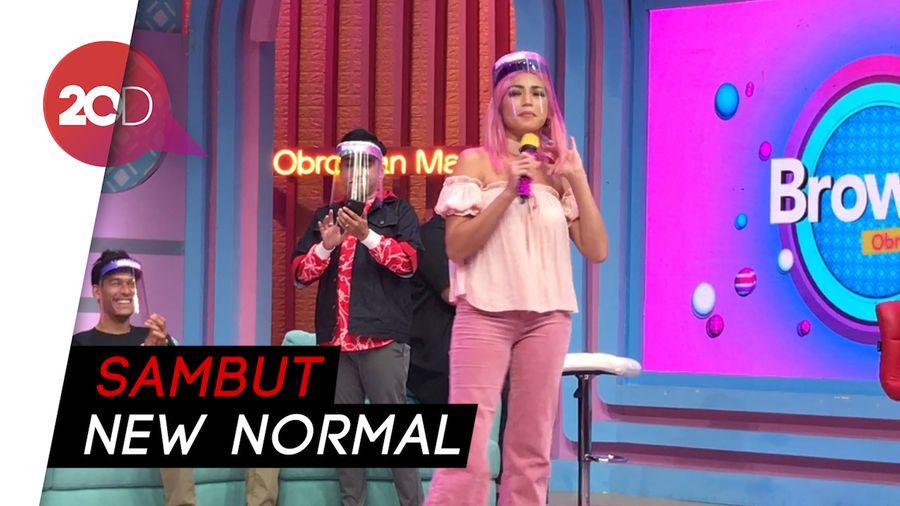 Usir Rasa Bosan, Jessica Iskandar Ganti Warna Rambut Jadi Pink