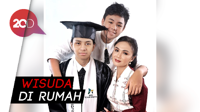 Rayakan Kelulusan Anak, Yuni Shara Makan Malam Bareng Mantan Suami