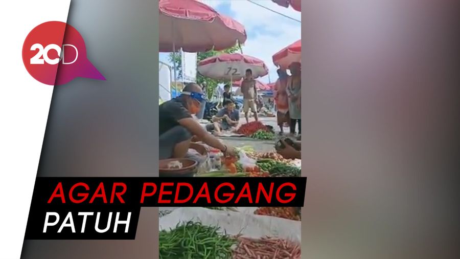 Bupati Bengkulu Selatan Jualan Sayur Sambil Kampanye Protokol Corona