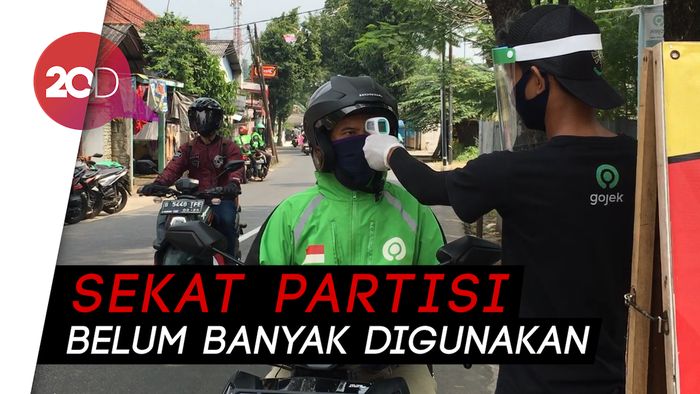 Ojol Ngaspal Lagi, Belum Semua Penumpang Pakai Helm Sendiri