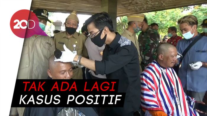 Kebumen Zero COVID-19, Bupati dan Warga Ramai-ramai Cukur Gundul