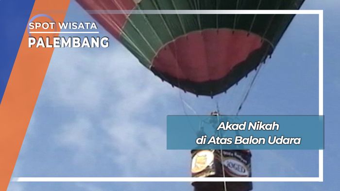 Akad Nikah di Atas Balon Udara Palembang