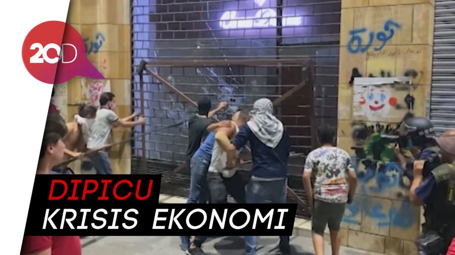 Kerusuhan di Libanon: Toko Dibakar, Gas Air Mata Melayang