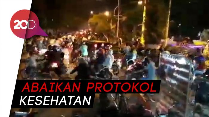 Video Keributan Ribuan Pesepeda Padati Alun-Alun Mojokerto