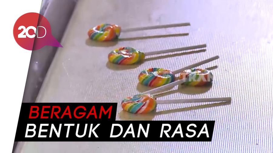 Melihat Proses Pembuatan Permen Warna-warni
