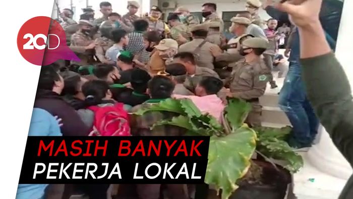Tolak Kedatangan TKA China, Mahasiswa Geruduk Kantor Bupati Konawe