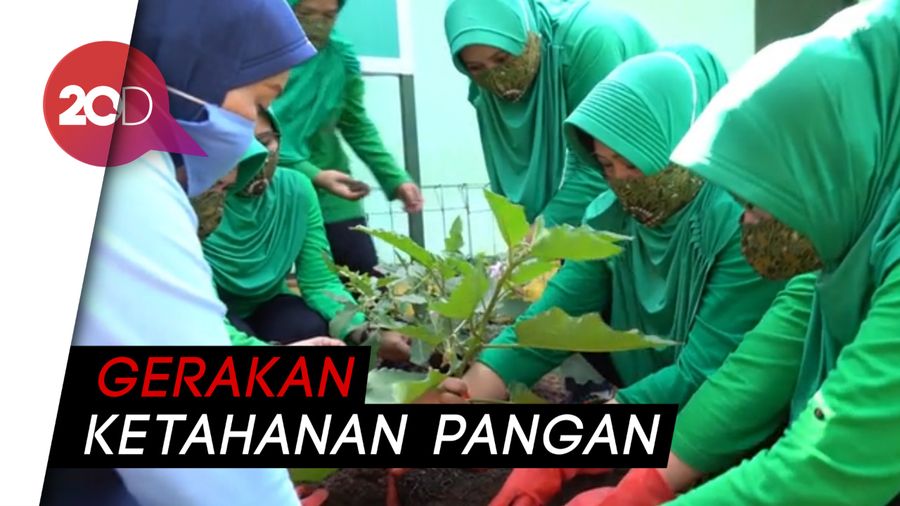 Istri Tentara Korem Bogor Gelar Aksi Tanam Bibit Hadapi Pandemi