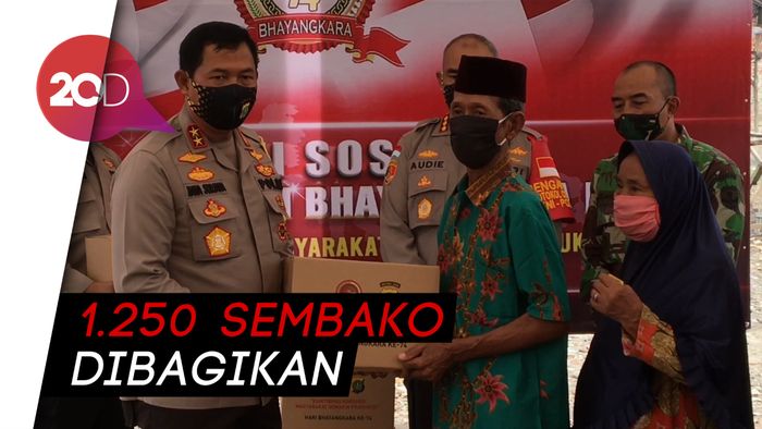 Sambut HUT ke-74 Bhayangkara, Polda Metro Bagi-bagi Sembako