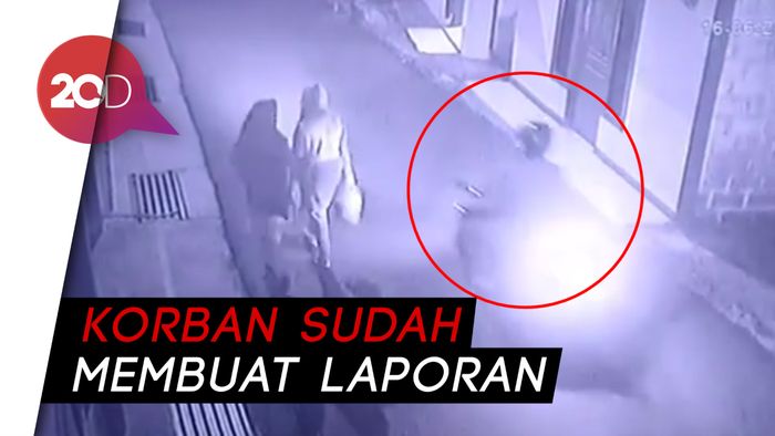 Terekam CCTV Aksi Begal Payudara Terjadi di Depok