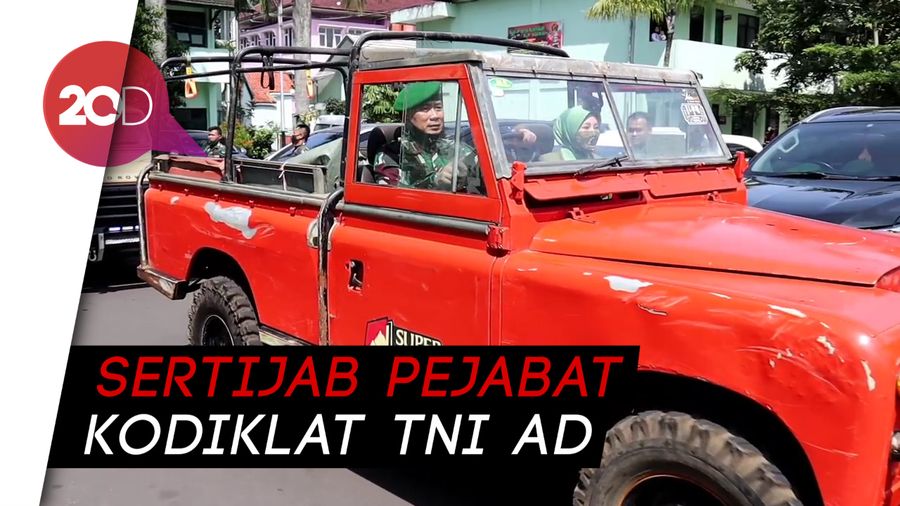 Unik! Saat Pejabat Kodiklat TNI AD Dilepas dengan Mobil Offroad