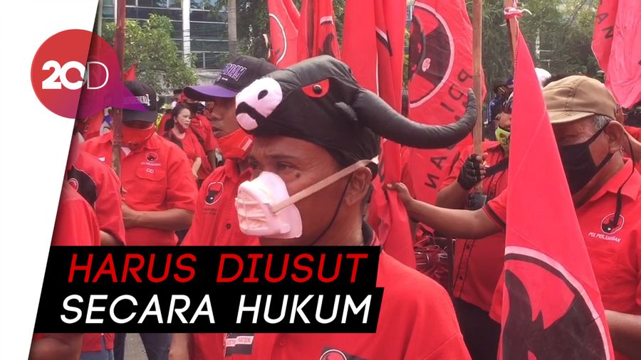 Demo ke Polres Jakut, Massa PDIP Tuntut Polisi Ciduk Pembakar Benderanya