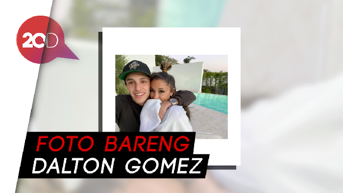 Ultah Ke-27, Ariana Grande Unggah Foto Bareng Kekasih