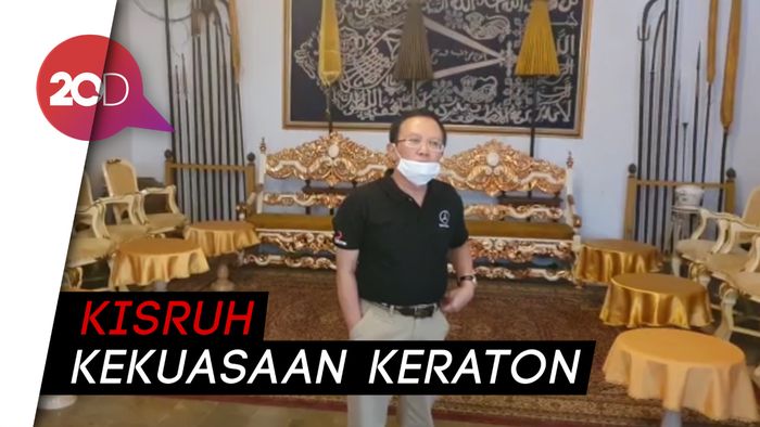 Pria Ini Segel Keraton Kasepuhan, Ngaku Keturunan Sultan